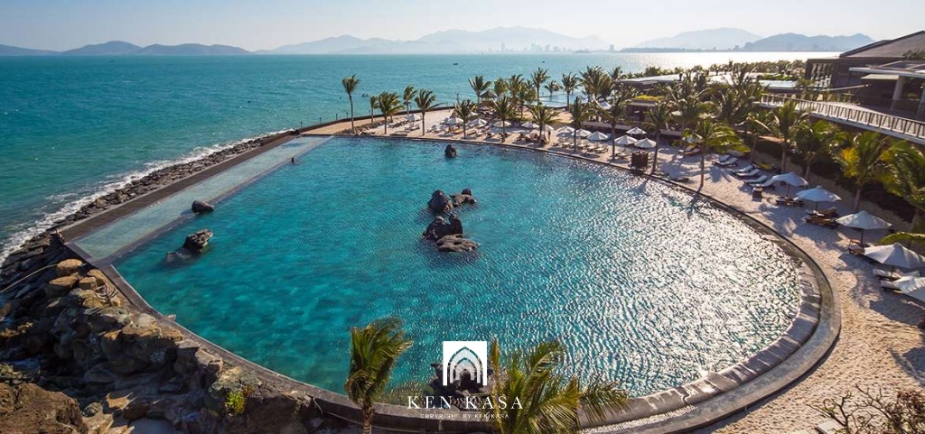 Hồ bơi và bãi tắm riêng của Amiana Resort